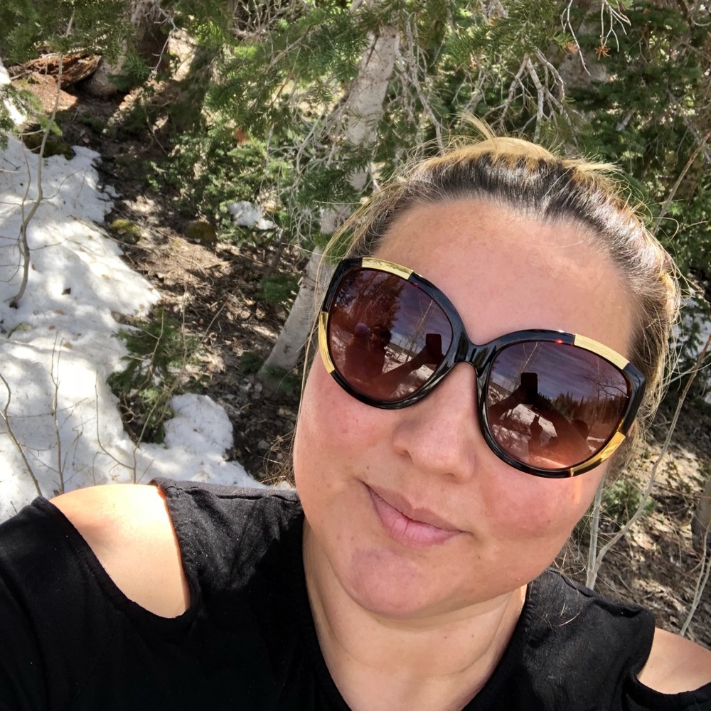 Meet your Posher, April